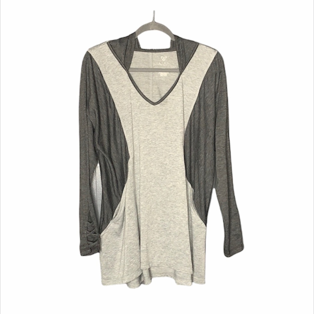 Livi Active active workout or lounge top size 18-20